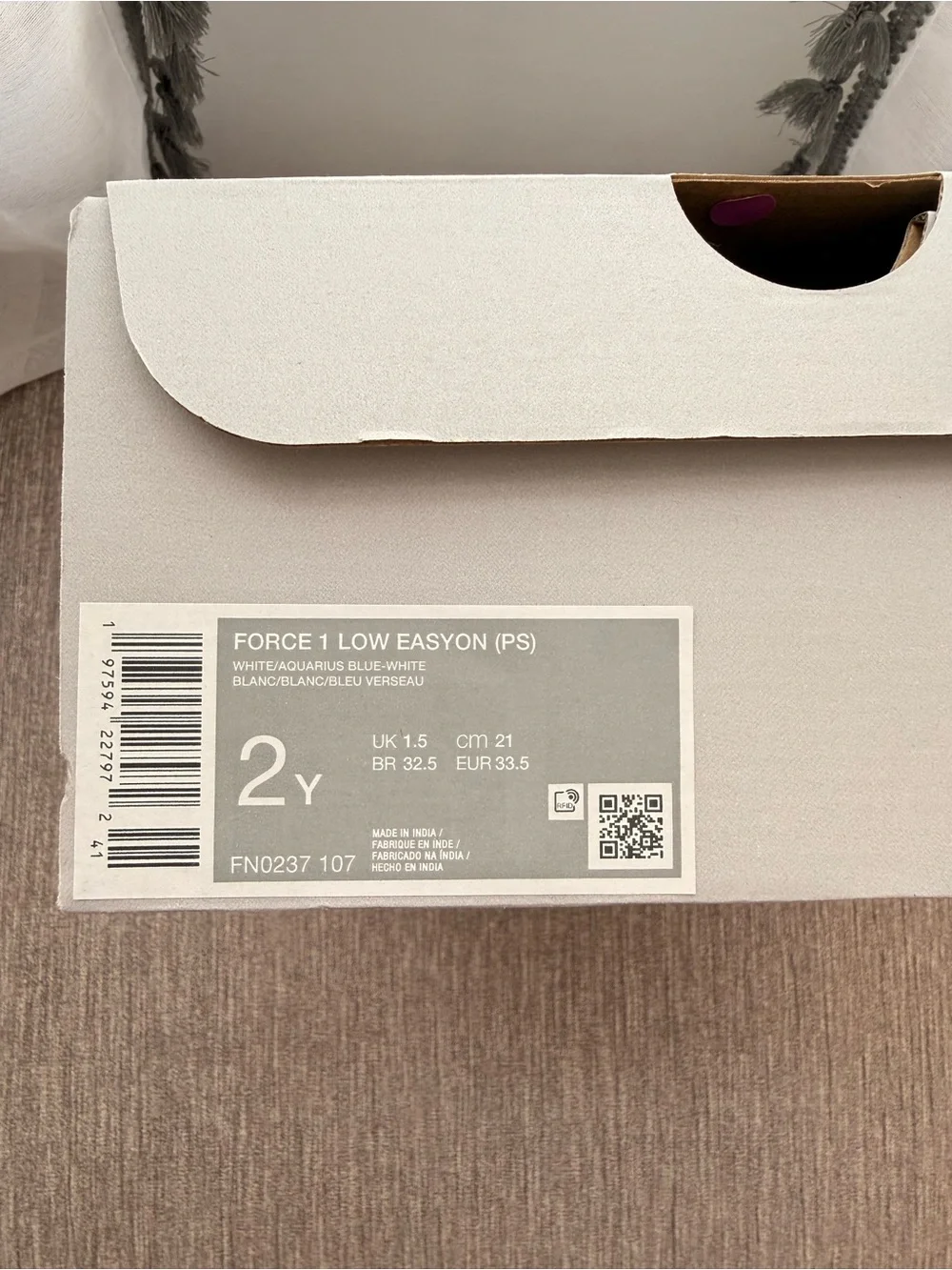 Nike Air Force One- Kids White Low-Top Sneakers with Swoosh size 2